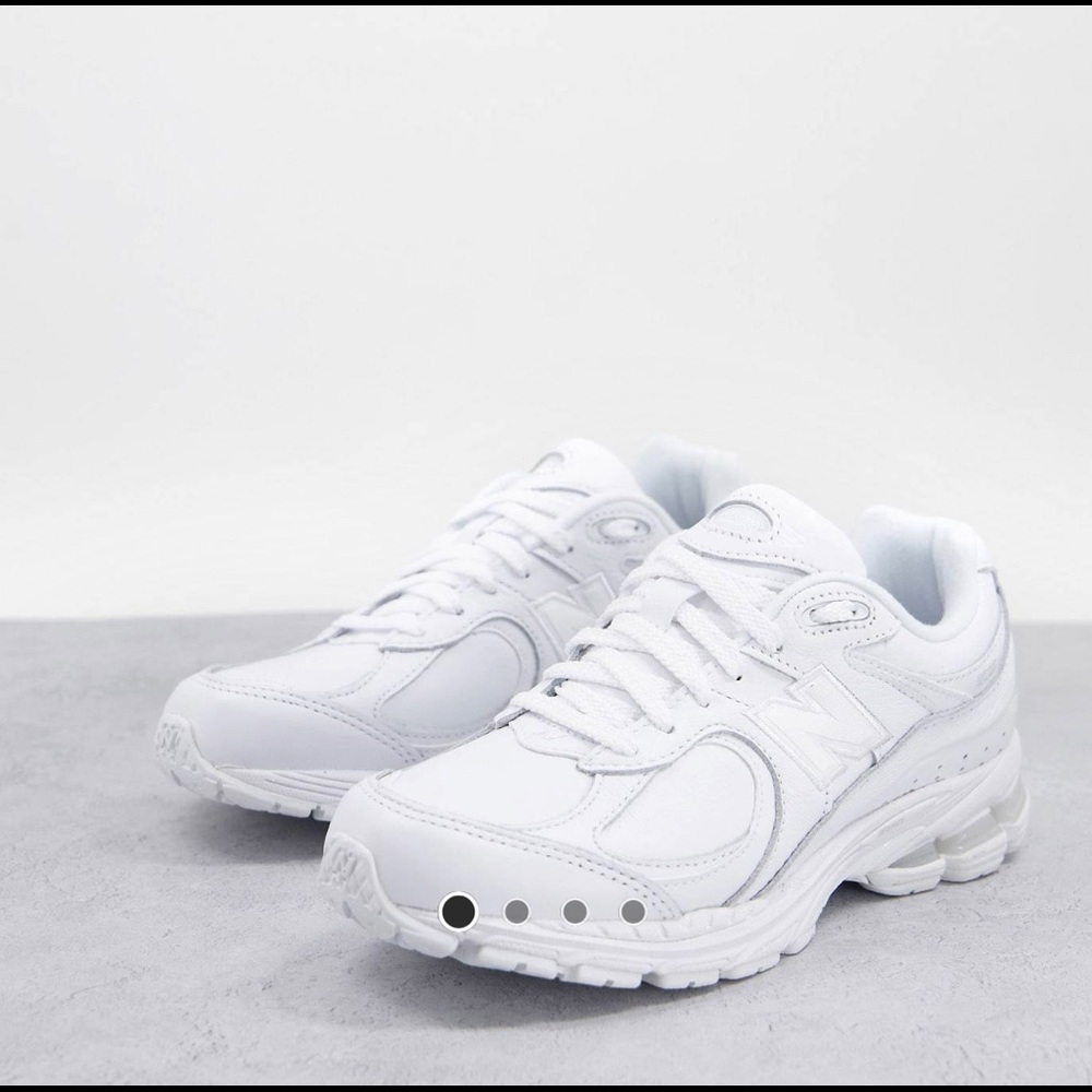 New Balance Dad Sneakers / 2002 Chunky Sneakers